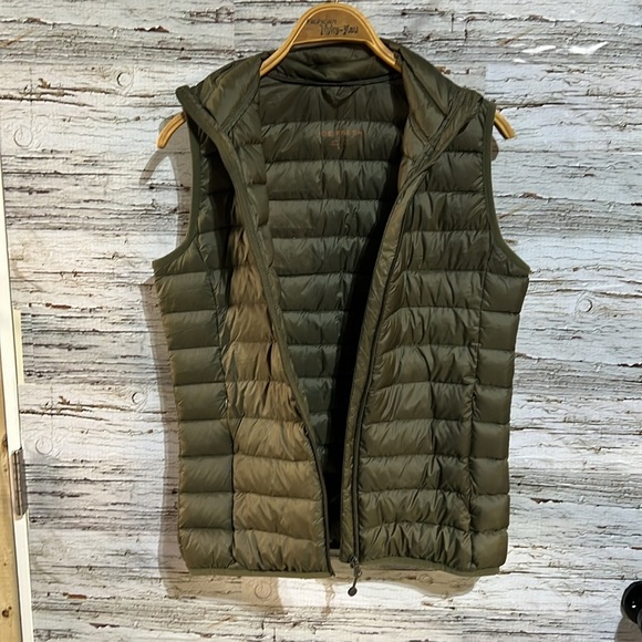 Joe fresh army green puffer vest size small - Picture 8 of 8